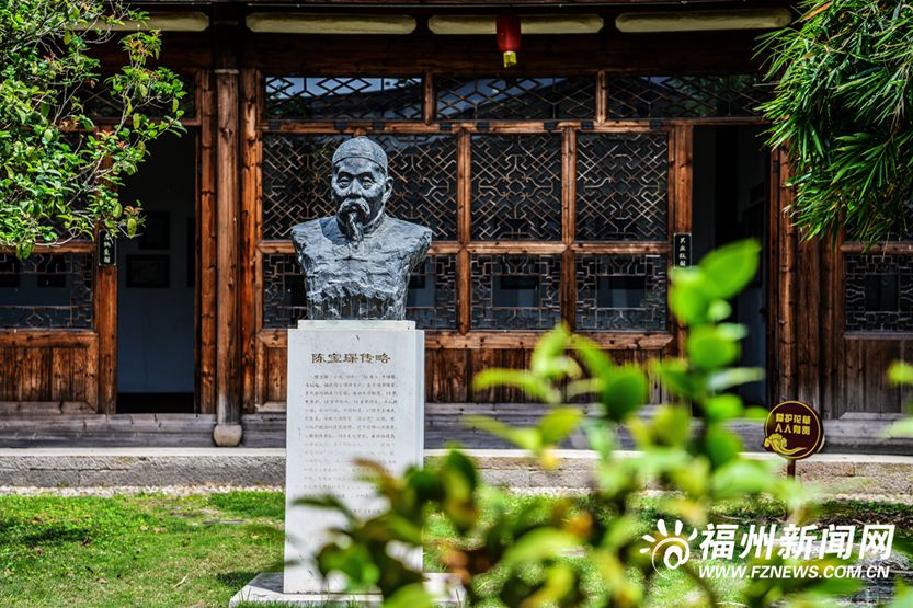 螺洲镇内，陈、吴、林三姓环洲分布、聚族而居。如今，镇内由此三姓留下的古迹也星罗棋布。其中最为出名的便是陈宝琛故居，也被称为“陈氏五楼”。这五座楼的名字分别叫赐书楼、还读楼、沧趣楼、北望楼和晞楼。