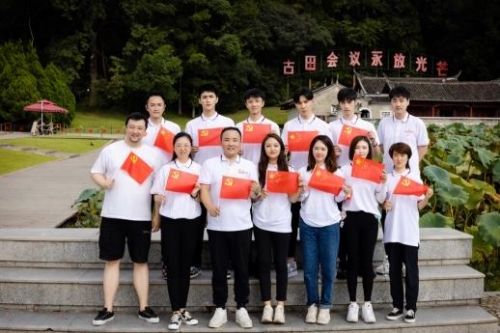 70多位青年文艺工作者福建红色文化行：学党史 念党恩 创佳作