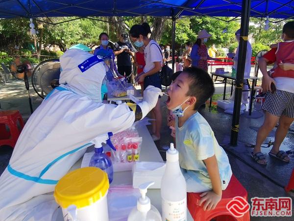 核酸检测采样现场。东南网记者 章逸琳 摄