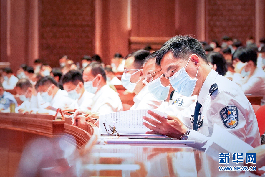 与会党代表听取和审议中国共产党泉州市第十二届委员会报告。新华网发（林楷煜 摄）