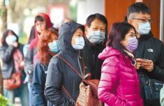 台疫情指挥中心称全台还有超五成民众会陆续确诊 最快11月讨论口罩解封