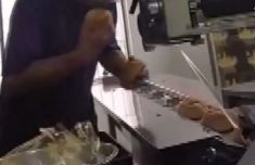 “口水面包”新鲜出炉 台军某副食供货商被爆制作过程“超恶心”