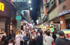 士林夜市“复活”！假日人潮回流 挤爆画面曝光