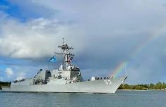 东部战区：对美军舰通过台湾海峡一切动向尽在掌握