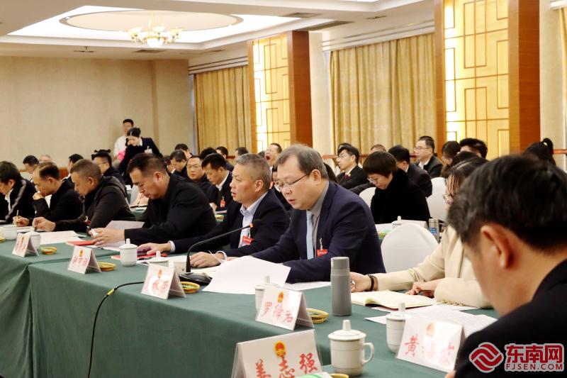 代表委员热议政府工作报告 畅谈感受争献良策