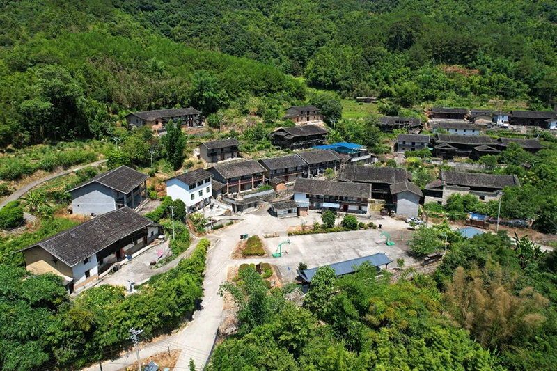 桔林村位于桔林乡东南部,境内山清水秀,溪水潺潺,古厝民居错落有致,保持完好。
