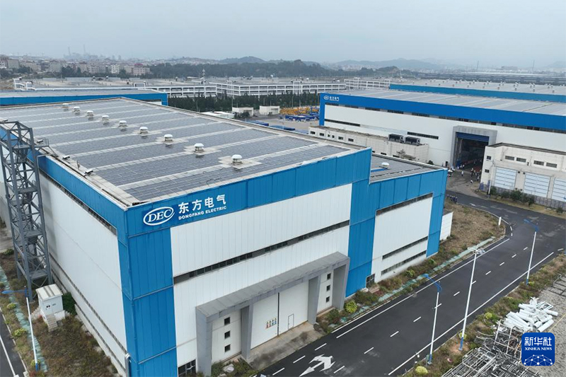 福建三峡海上风电国际产业园内东方电气风电（福建）有限公司生产基地一角（2023年11月10日摄，无人机照片）。新华社记者 林善传 摄
