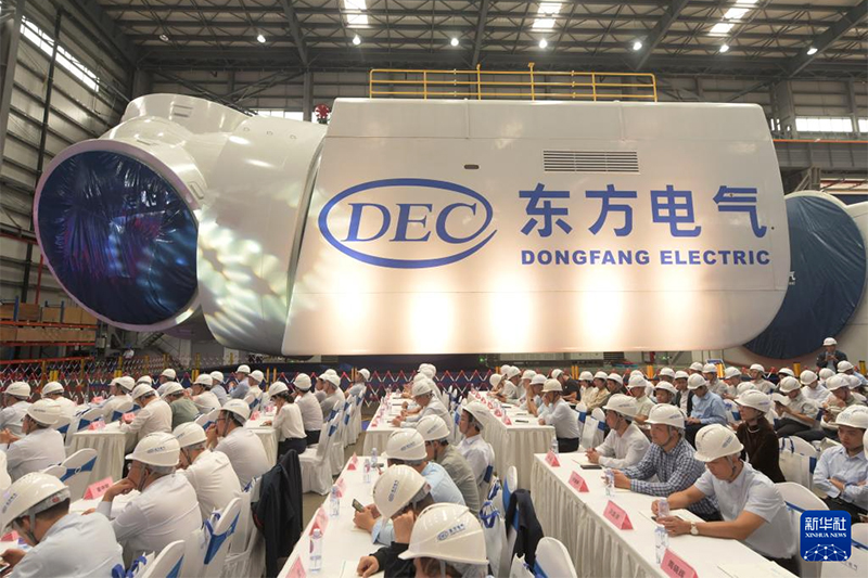 2023年11月10日，18兆瓦直驱海上风电机组在福建三峡海上风电国际产业园下线。新华社记者 林善传 摄