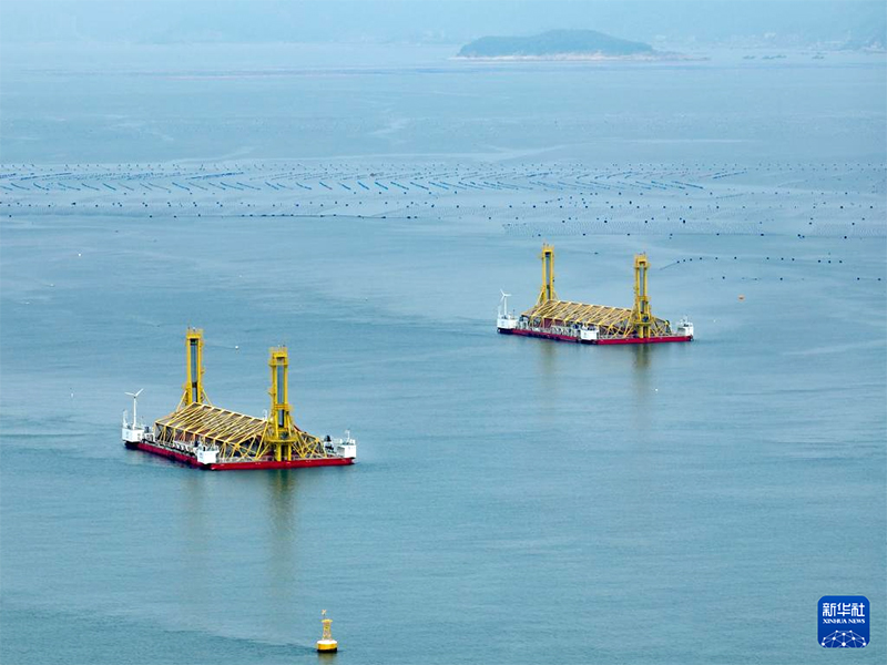 这是8月9日拍摄的福建连江定海湾“乾动1号”和“乾动2号”深远海养殖平台（无人机照片）。新华社记者 姜克红 摄