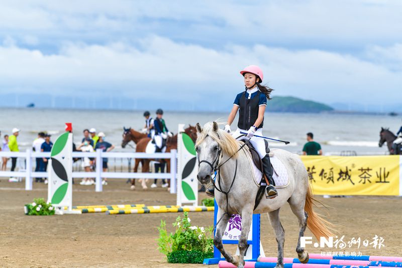 2023年首届闽台马术邀请赛在长乐举行。记者 原浩 摄