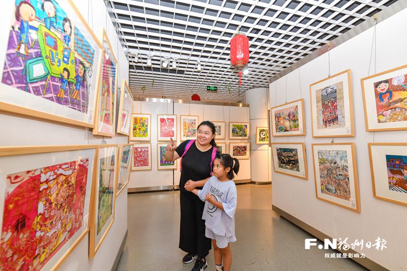 第十届榕台中小学生书画交流展，展示两岸学生优秀作品。记者 原浩 摄