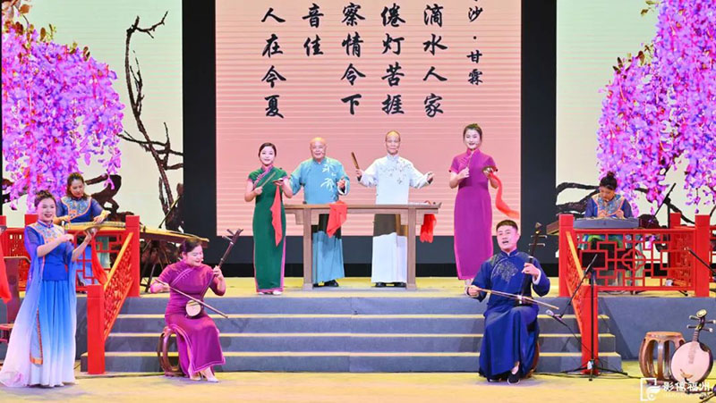 《滴水人家》在福州评话伬艺传习所的表演现场。记者 张旭阳 摄