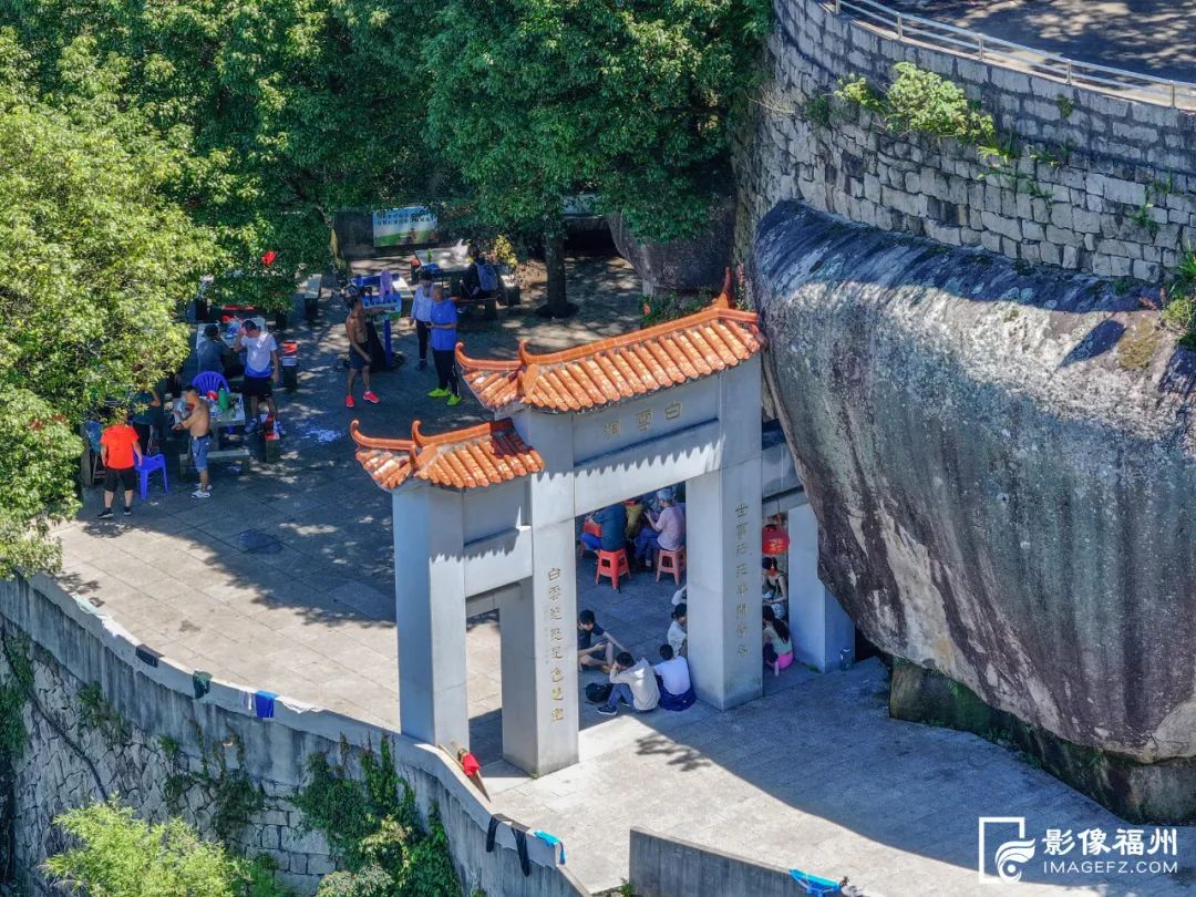 鼓山还拥有达摩洞十八景、千年古道、梅里、凤池白云洞景区等名胜古迹。图为白云洞景区。包华 摄
