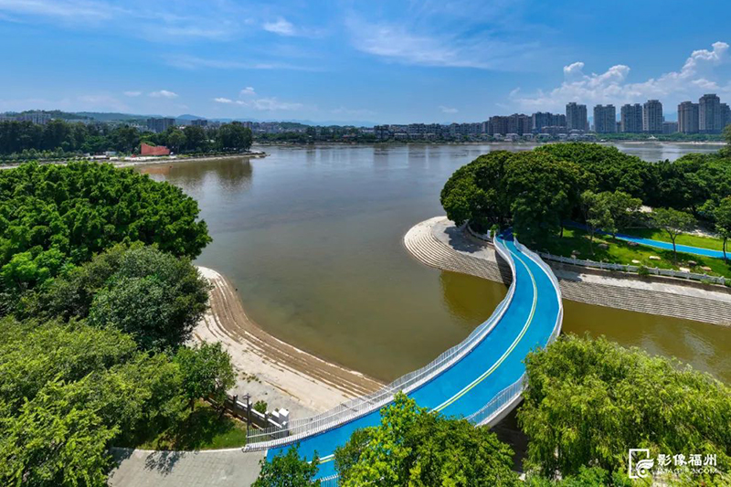 闽江白马河口新建的鱼腹式钢箱梁桥。记者 林双伟 摄