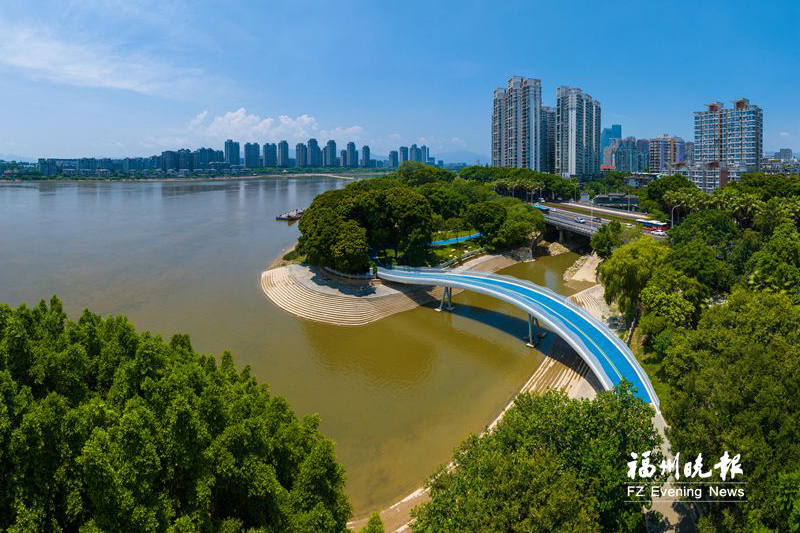 闽江白马河口新建的鱼腹式钢箱梁桥。记者 林双伟 摄
