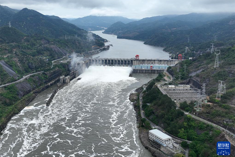 闽江流域洪峰安全通过福建水口水电站大坝（无人机照片）。新华社记者 林善传 摄