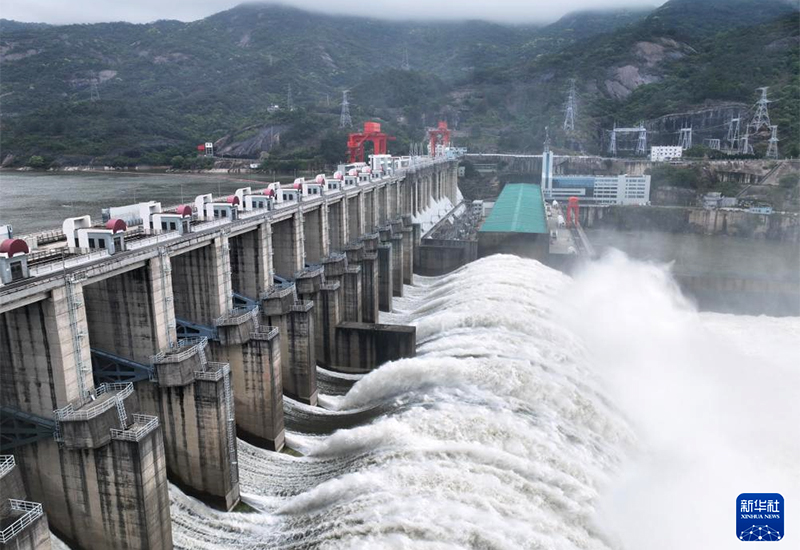 闽江流域洪峰安全通过福建水口水电站大坝（无人机照片）。新华社记者 林善传 摄