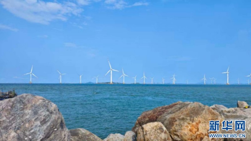 图为福建省福清兴化湾海上风电场。该风电场分二期建设,共安装了59台风机。新华网 刘默涵 摄