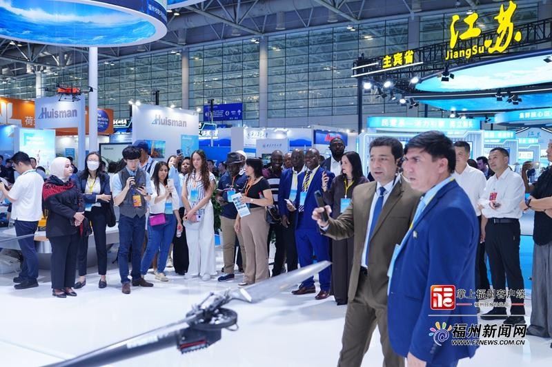 第三届中国海洋装备博览会现场人潮涌动。记者 陈景好 摄
