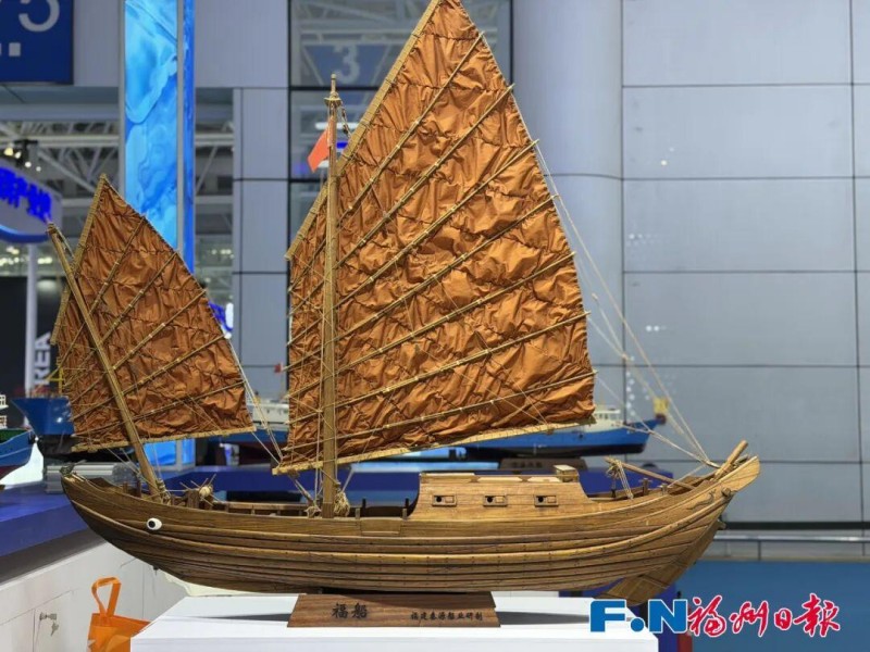 现代船舶蓬勃发展,而它的设计基础之一便来自于产自古代福建的福船,它是中国古代著名船型之一。