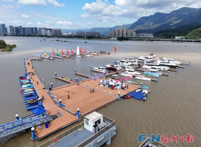 10月16日至19日,2025世界航海装备大会在福建福州举办,同期恰逢海军举行福州舰艇开放活动。