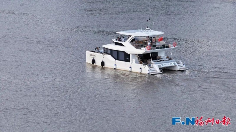 V55宽体飞桥游艇(冠城海悦1)。记者 石磊磊 摄