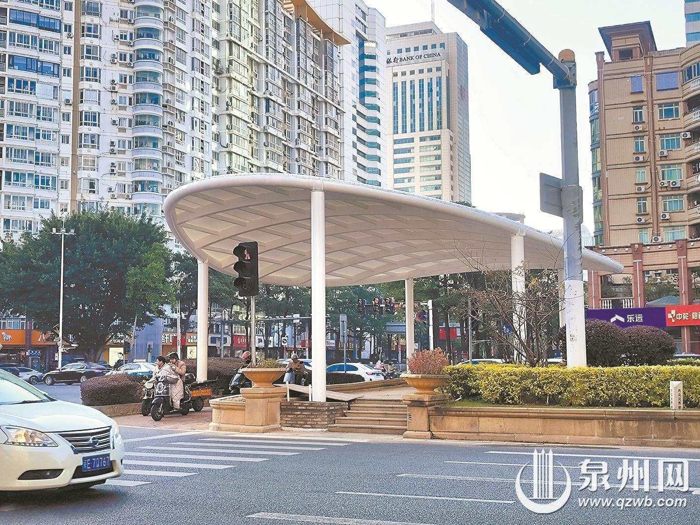 泉州中心市区多个路口遮阳棚陆续安装