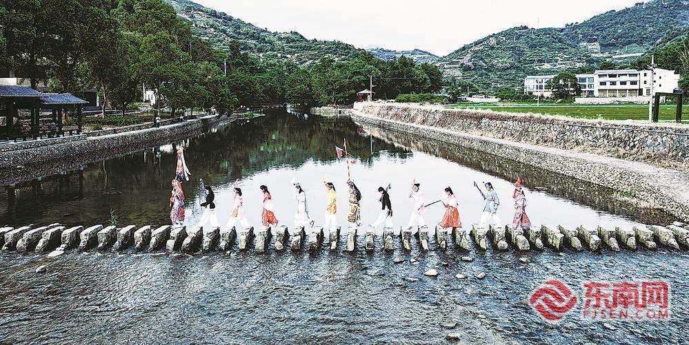 �����������е�ί������ο�ʺϷʷ��и�������