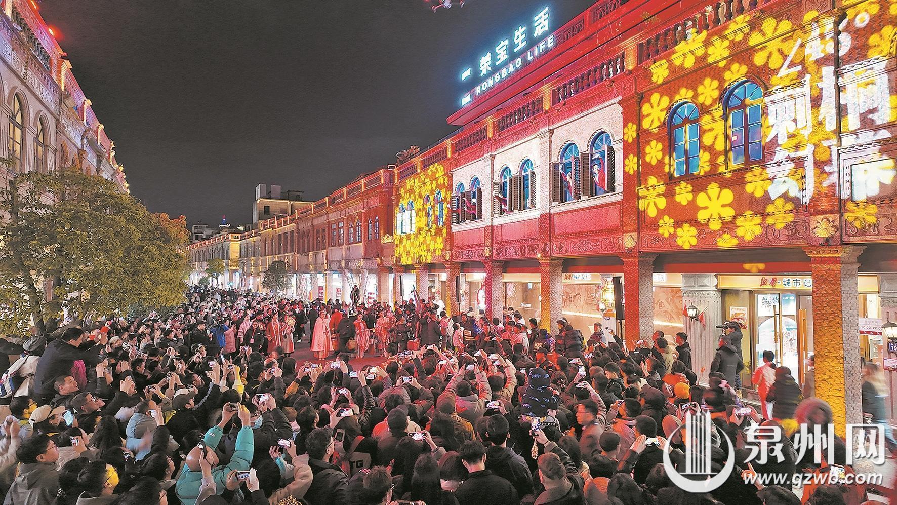 千灯映古城 非遗迎新春 “妙音飞天”立体灯组正式亮灯