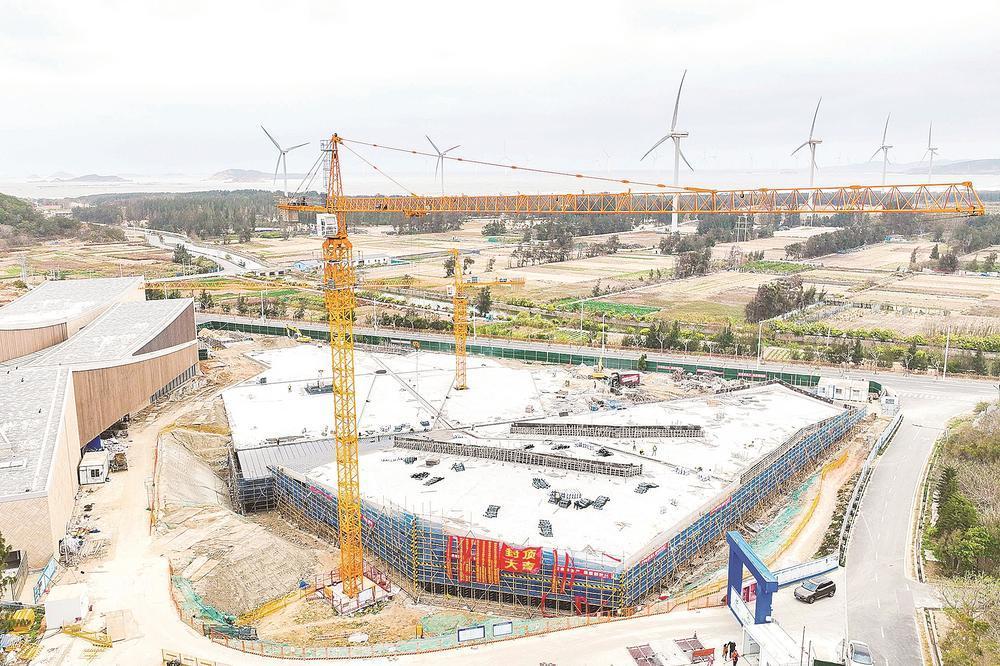 ƽ̶����ͷ������ַ��԰�Ļ��㳡��Ŀ����ṹ�ⶥ