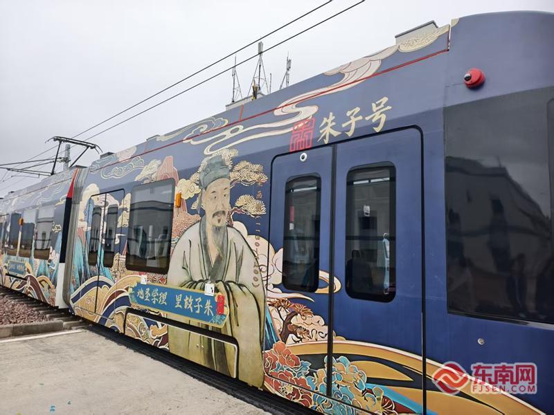 春节开跑!全国首列“朱子号”沉浸式主题列车亮相武夷山