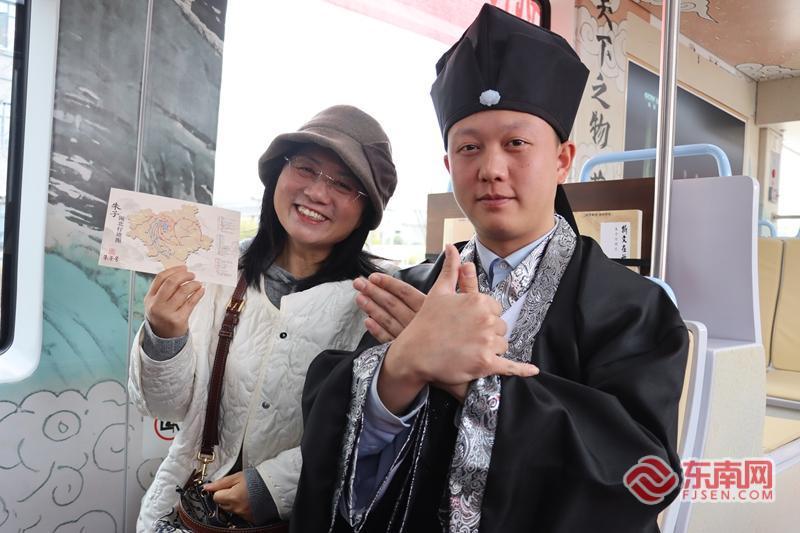 春节开跑!全国首列“朱子号”沉浸式主题列车亮相武夷山