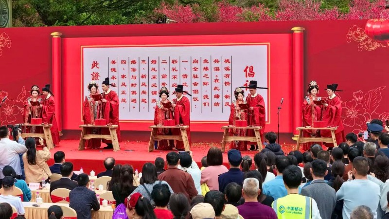 宋式古风集体婚礼浪漫上演。永春县融媒体中心供图