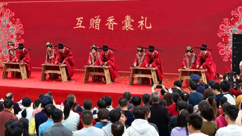 宋式古风集体婚礼浪漫上演。永春县融媒体中心供图