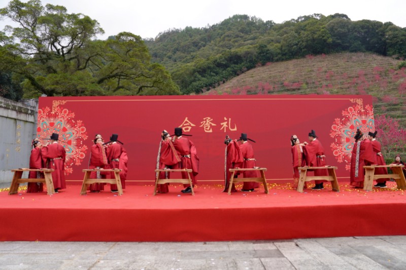 宋式古风集体婚礼浪漫上演。永春县融媒体中心供图