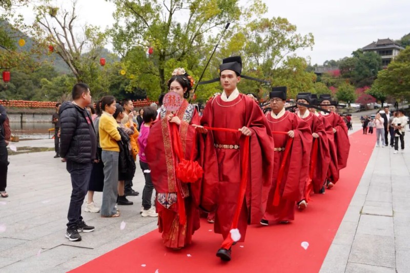 宋式古风集体婚礼浪漫上演。永春县融媒体中心供图