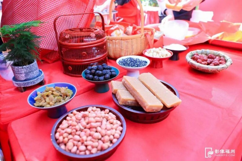 拗九粥包含红枣、桂圆干、荸荠、花生等各种食材（资料图）。