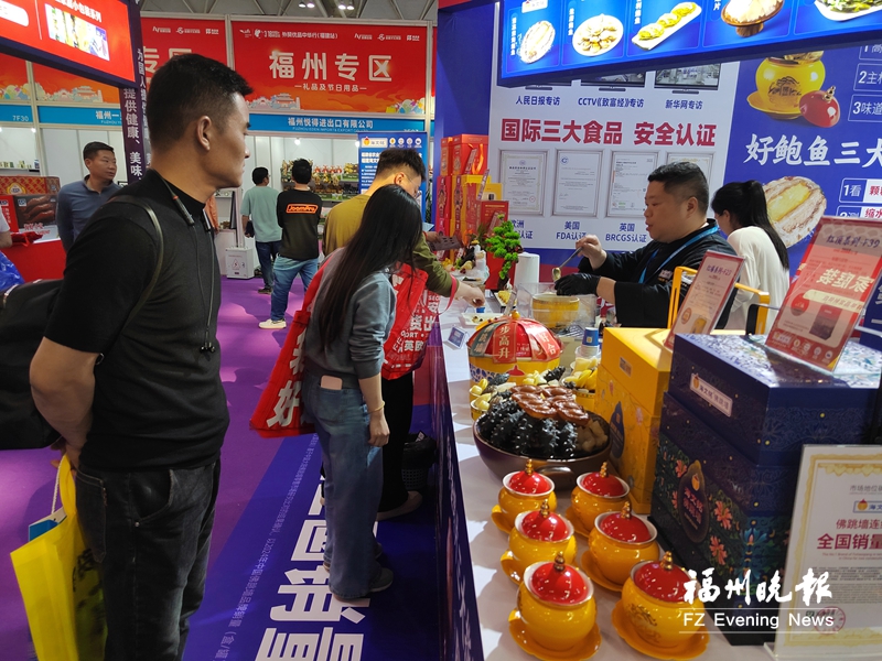 “福州造”商品深受客户青睐。记者 江海  摄