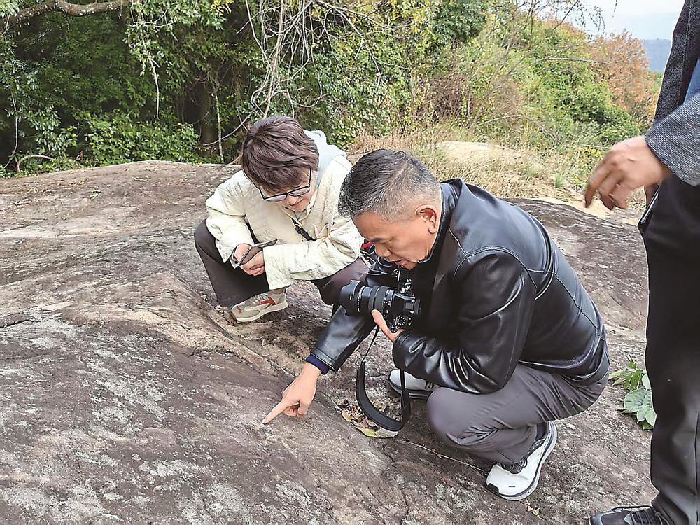 ���ְ��������ܱ߹��Ƶ�·������ʱ����