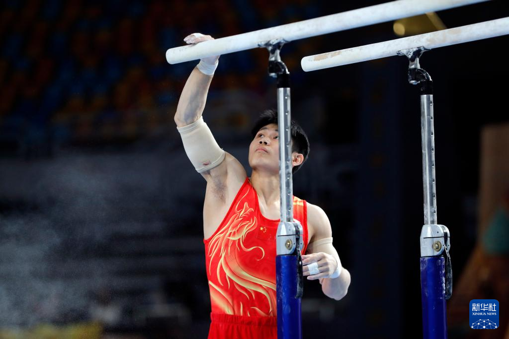体操世界杯开罗站｜刘洋获男子双杠冠军