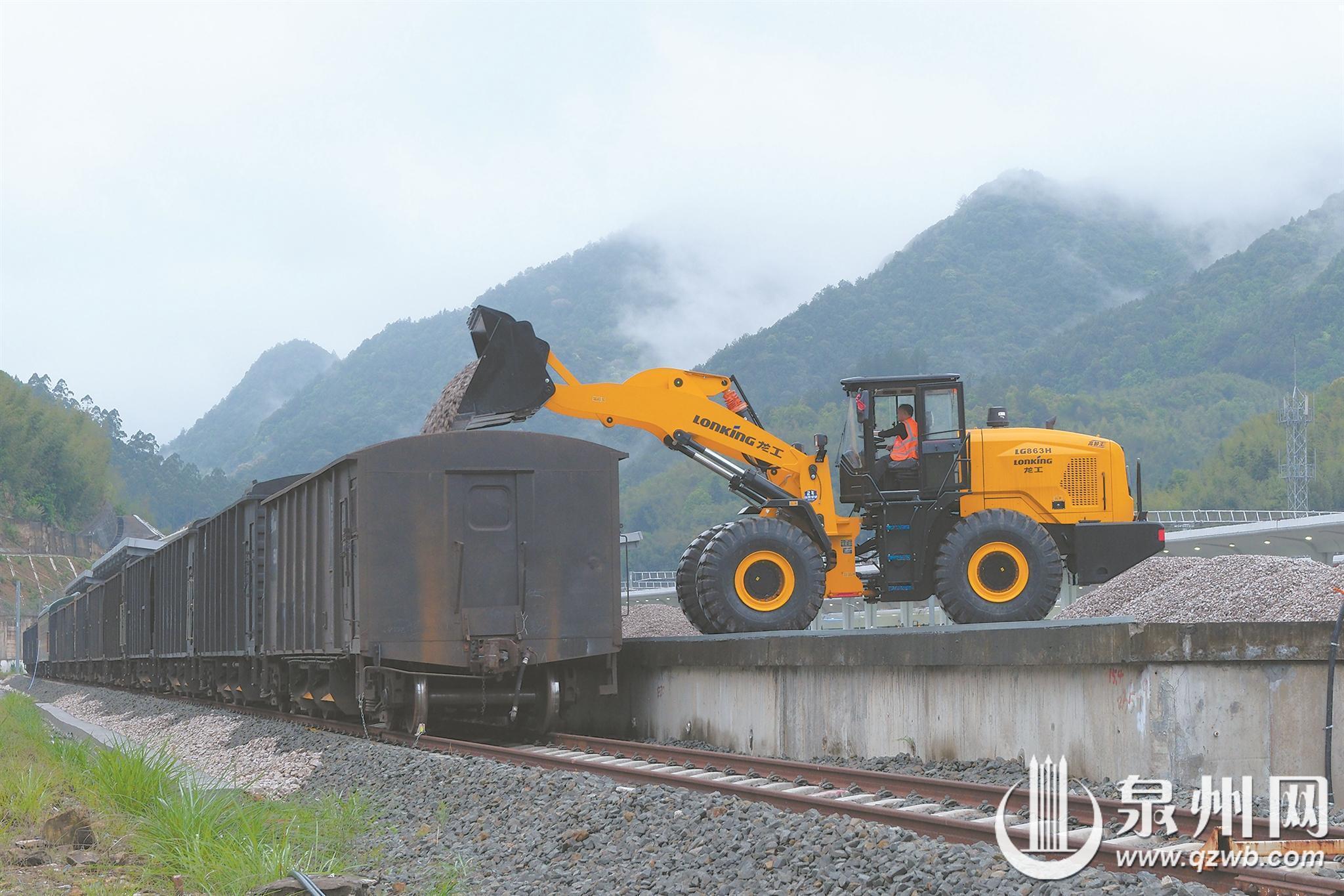 兴泉铁路德化站开通货运业务