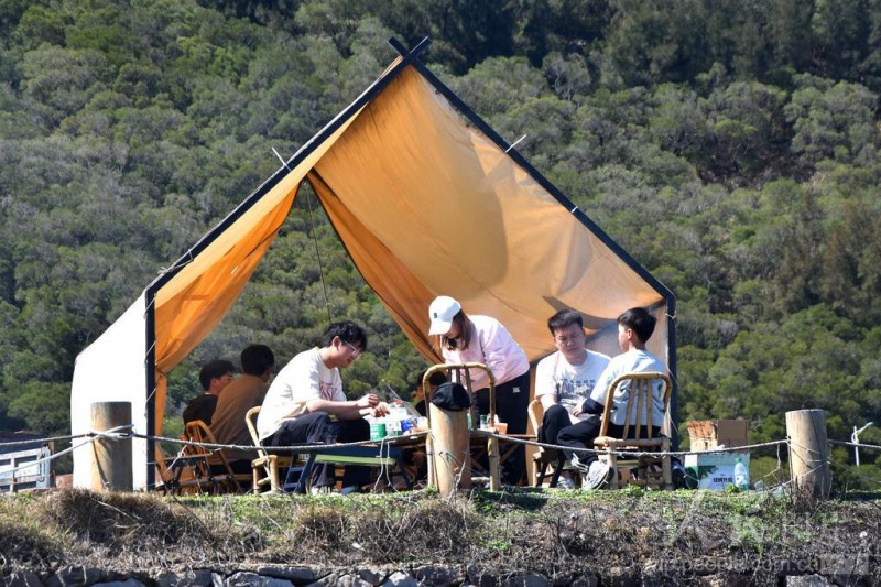 连江县黄岐镇古石村，风光旖旎，吸引不少游客前来休闲观光。