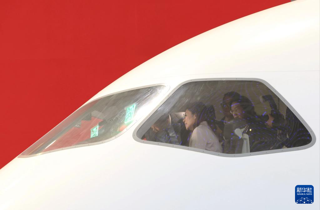 郑丽文率中国国民党访问团参访中国商飞