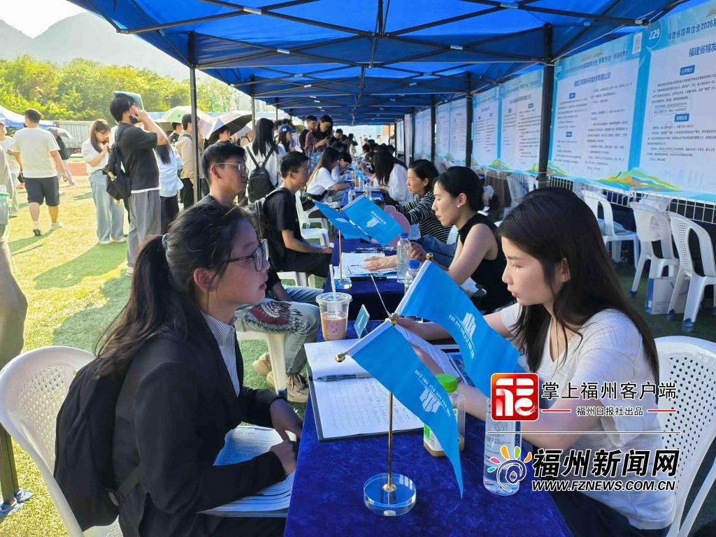 福建举行高校毕业生“春风行动”专场招聘会