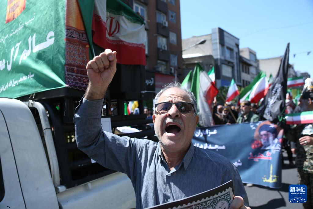 伊朗数万民众悼念哈梅内伊