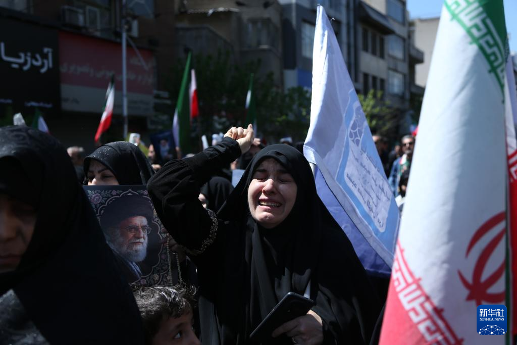 伊朗数万民众悼念哈梅内伊