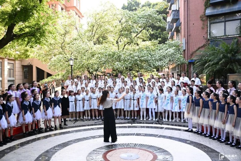 九所合唱团共同演唱《流苏》。记者 叶诚 摄