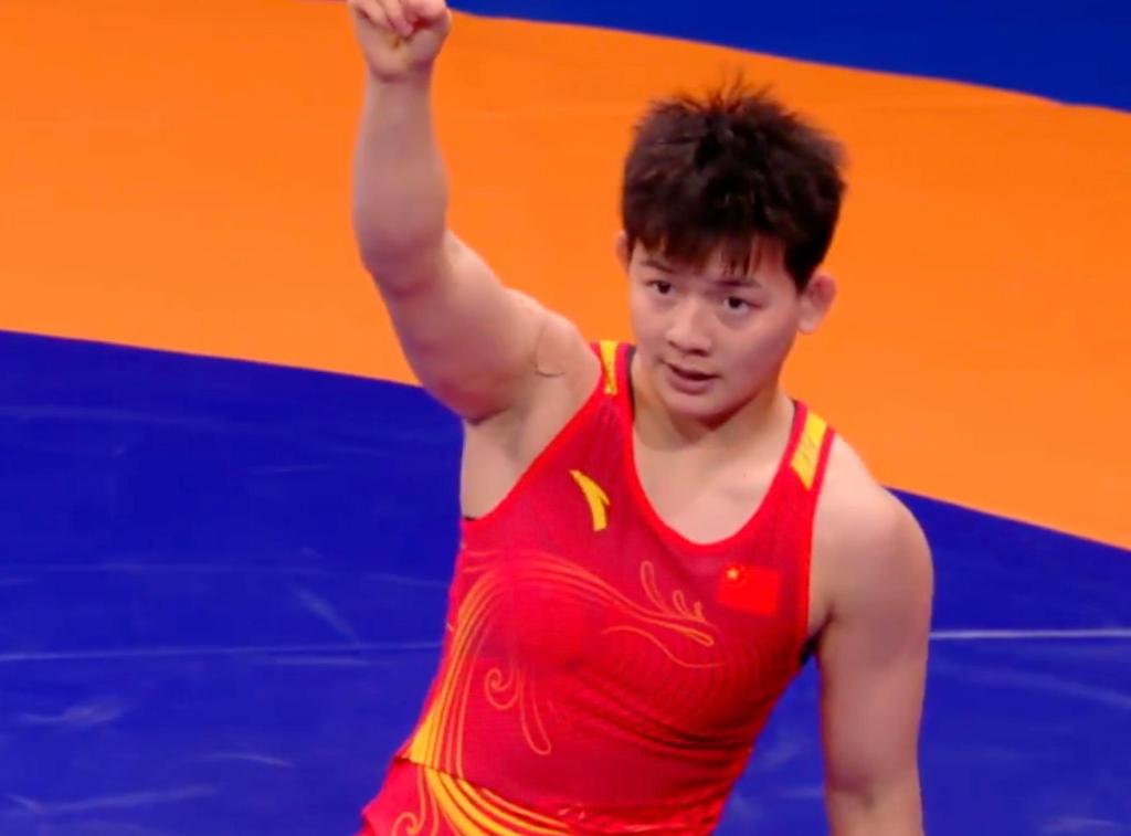 摔跤亚锦赛：谢梦宇摘得女子自由式摔跤59公斤级金牌
