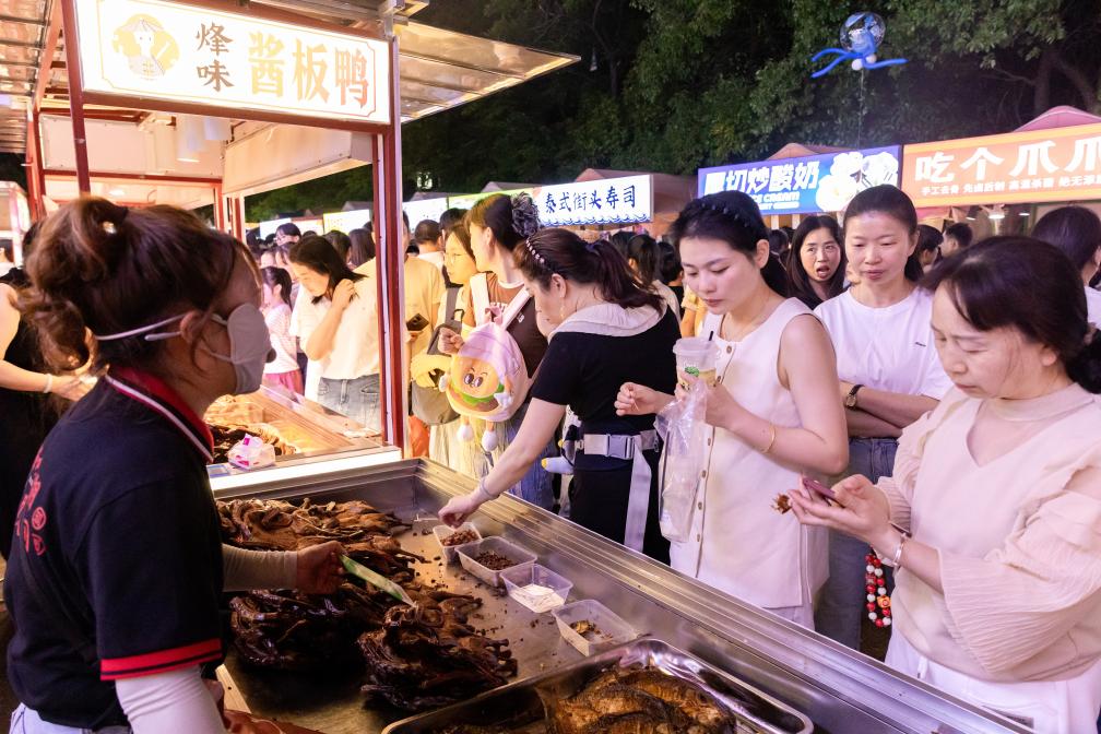 “酱板鸭”刷屏两岸 美食连接同胞情感