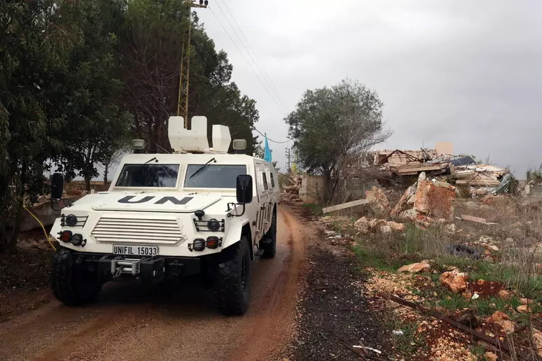 以军坦克在黎南部冲撞联黎部队意大利车辆